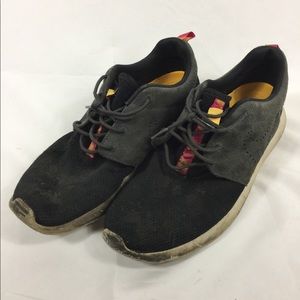 Nike roshe run shoes